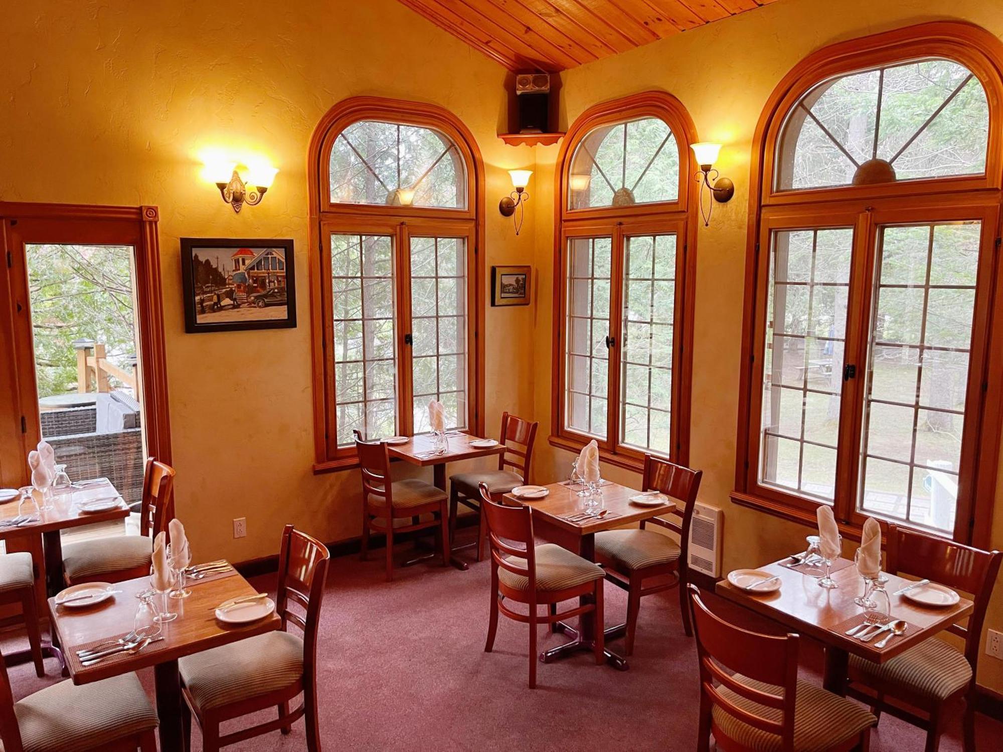 Auberge Alpine Inn Sainte-Adele Luaran gambar