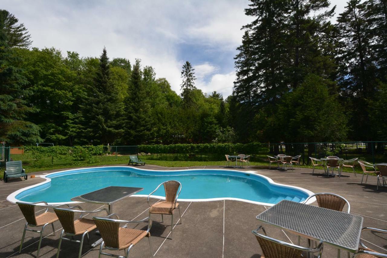 Auberge Alpine Inn Sainte-Adele Luaran gambar